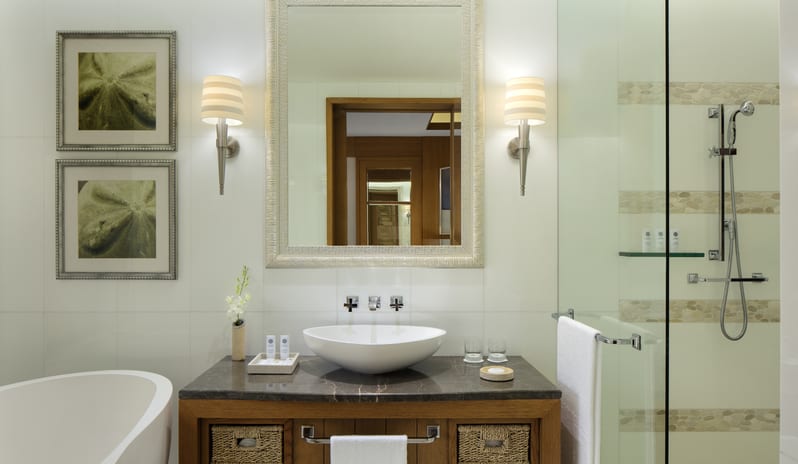 middle-east-holidays-abu-dhabi-st-regis-saadiyat-island-resort-hotel-superior-room-bathroom